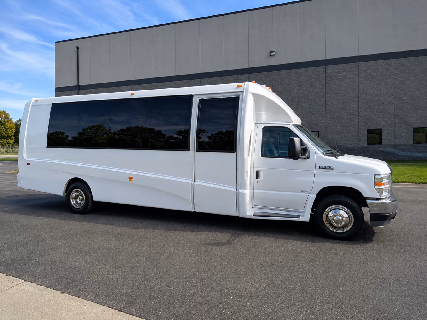 minibus rentals for fallbrook winery and avocado farm tours