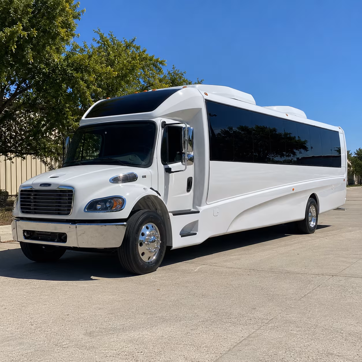 vista 35 passenger minibus